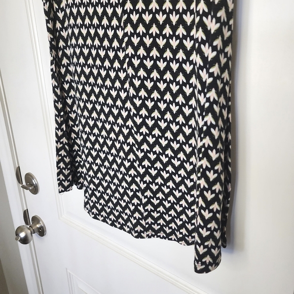 💥3/$30💥 LOFT Sleeveless Blouse - Picture 8 of 10